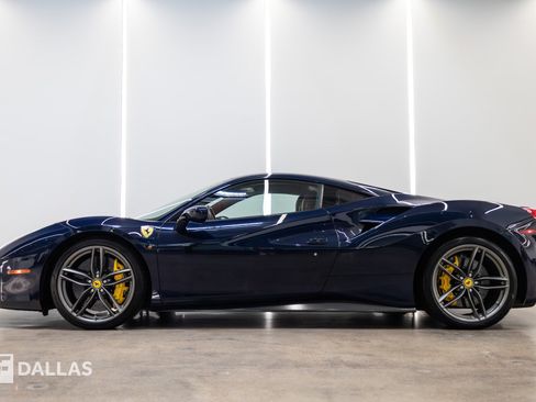 Used 2017 Ferrari 488 GTB RWD image 1