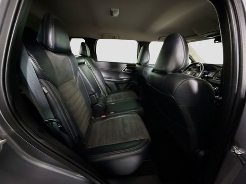 Used 2022 Mitsubishi Outlander SE image 27