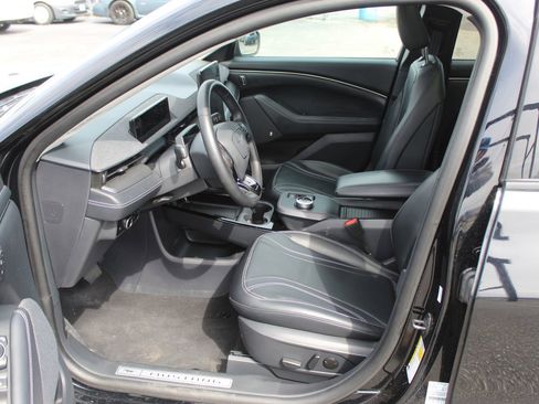 Used 2023 Ford Mustang Mach-E Premium image 9