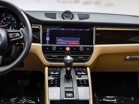 Certified 2026 Porsche Macan image 17
