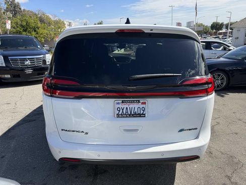 Used 2023 Chrysler Pacifica Touring-L w/ S Appearance Package image 4