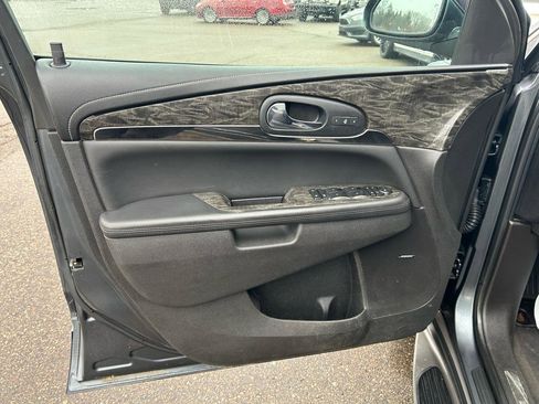 Used 2013 Buick Enclave Premium image 16