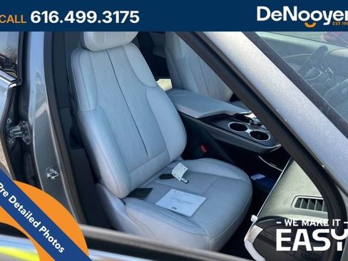 Used 2024 Cadillac Lyriq Luxury AWD/4WD image 8