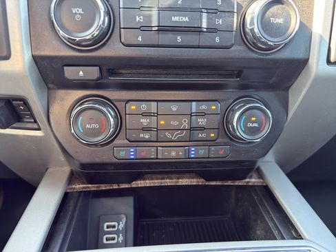 Used 2017 Ford F350 Lariat w/ Lariat Ultimate Package AWD/4WD image 17