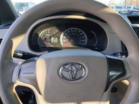 Used 2013 Toyota Sienna image 15