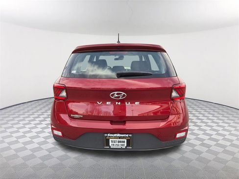 Used 2024 Hyundai Venue SE image 6