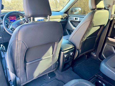 Used 2021 Ford Explorer XLT w/ Equipment Group 202A image 22