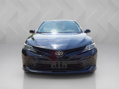 Used 2019 Toyota Camry LE image 8