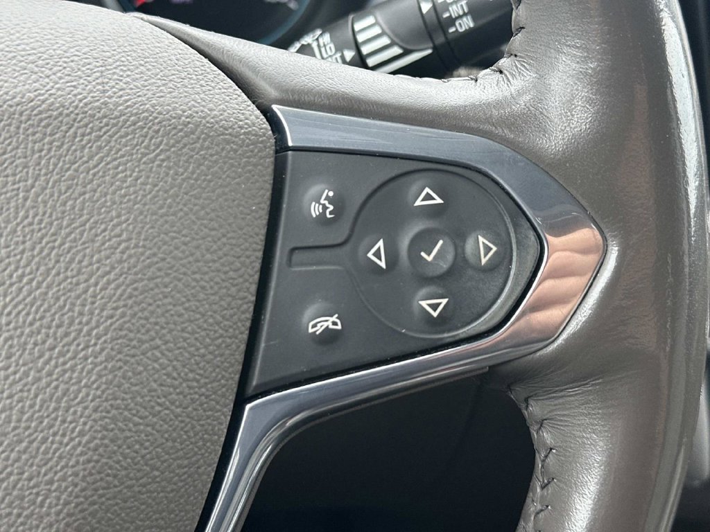 Used 2021 Chevrolet Traverse Premier FWD image 24
