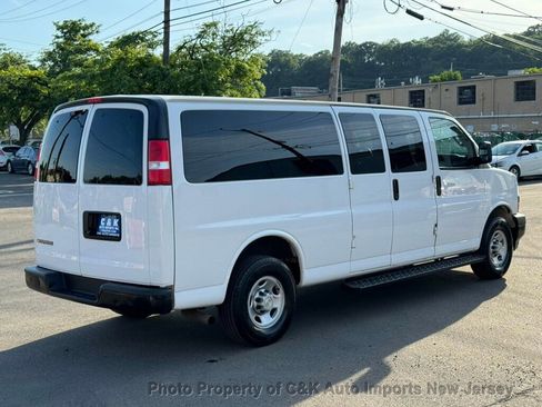 Used 2022 Chevrolet Express 3500 LS RWD image 7