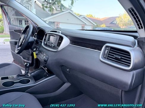 Used 2017 Kia Sorento FWD image 10
