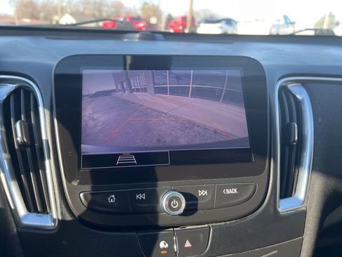 Used 2021 Chevrolet Malibu LT FWD image 19