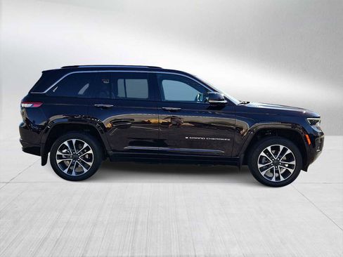 Used 2022 Jeep Grand Cherokee Overland w/ MOPAR Finishing Package image 9