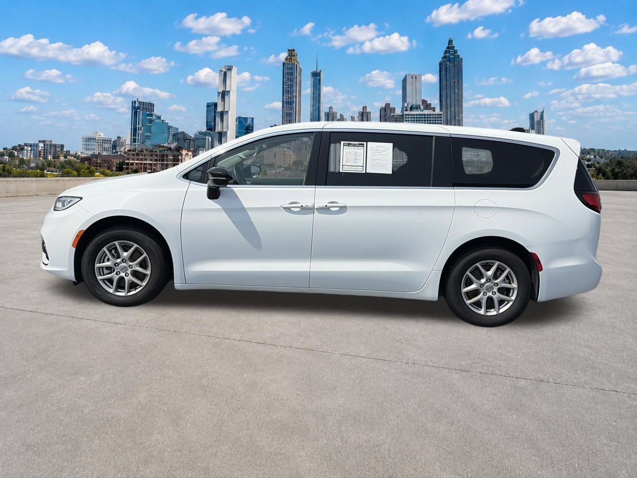 Used 2024 Chrysler Pacifica Touring-L FWD image 19