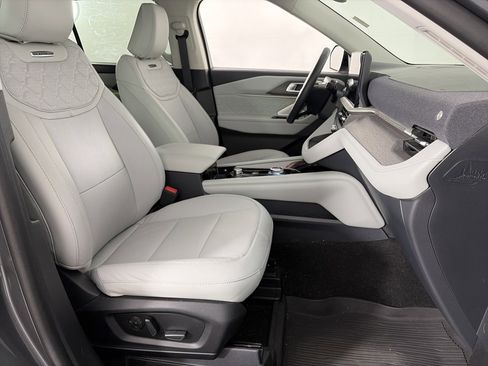 Used 2025 Ford Explorer Platinum w/ LUX Leather Package image 31