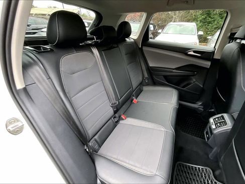 Certified 2022 Volkswagen Taos SE image 20