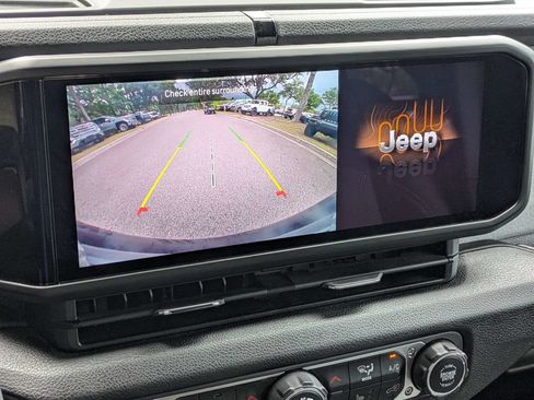Used 2024 Jeep Wrangler Unlimited Sport AWD/4WD image 21