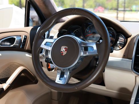 Used 2014 Porsche Cayenne GTS AWD/4WD image 28
