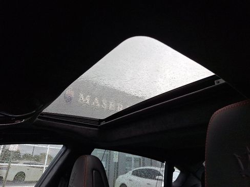 Used 2021 Maserati Quattroporte Trofeo image 14