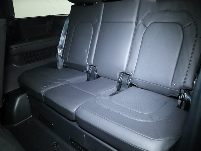 Used 2023 Land Rover Defender 130 X-Dynamic SE AWD/4WD image 30