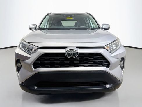 Used 2020 Toyota RAV4 XLE w/ Convenience Package FWD image 2