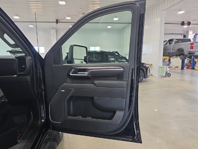 Used 2026 Chevrolet Silverado 3500 LTZ w/ LTZ Plus Package AWD/4WD image 32