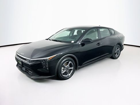 Used 2025 Kia K4 LXS image 3