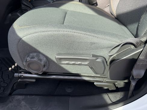 Used 2024 Jeep Gladiator Sport image 15