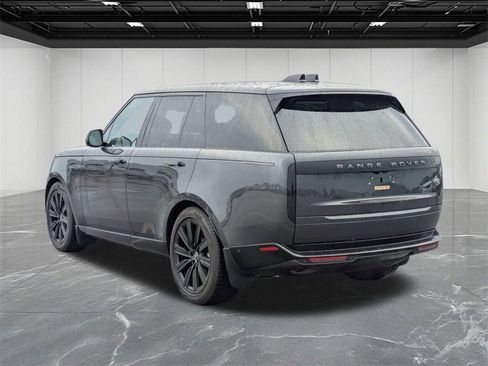 Used 2023 Land Rover Range Rover SE image 3