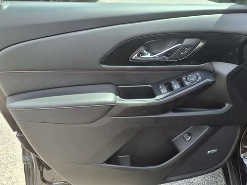 Used 2023 Chevrolet Traverse RS AWD/4WD image 25