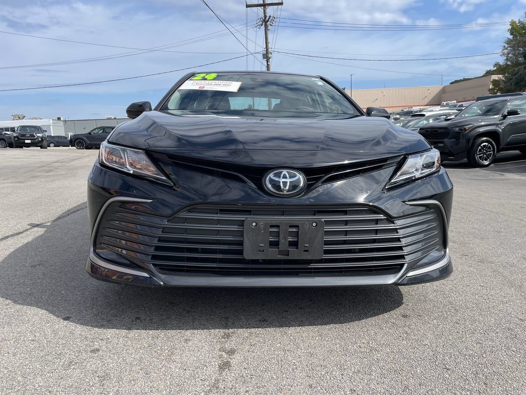 Used 2024 Toyota Camry LE FWD image 5