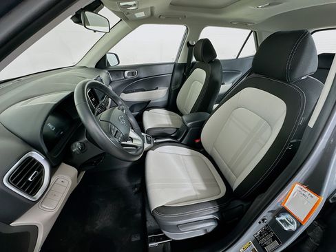 Used 2025 Hyundai Venue SEL image 13
