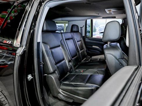 Used 2020 Chevrolet Suburban LT image 28
