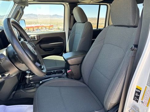 Used 2025 Jeep Gladiator Sport AWD/4WD image 9
