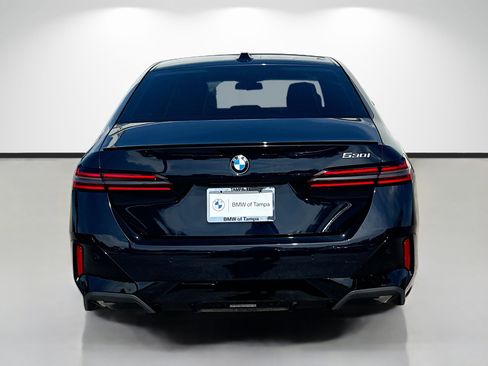 Used 2025 BMW 530i w/ M Sport Package RWD image 4