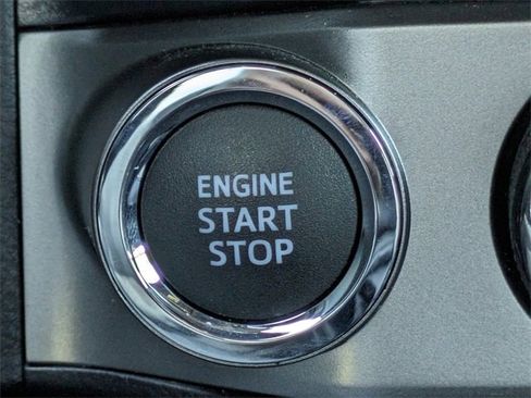 Used 2021 Toyota Tacoma Limited image 31