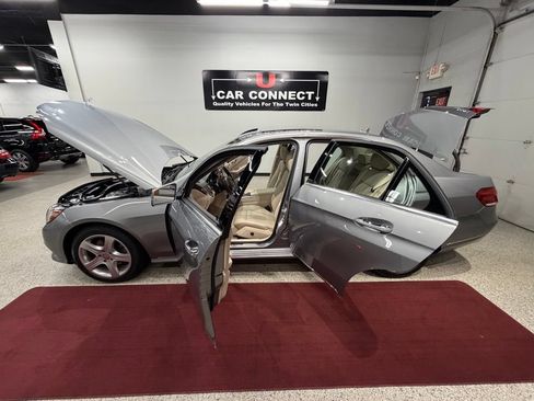 Used 2014 Mercedes-Benz E 350 4MATIC Sedan image 69