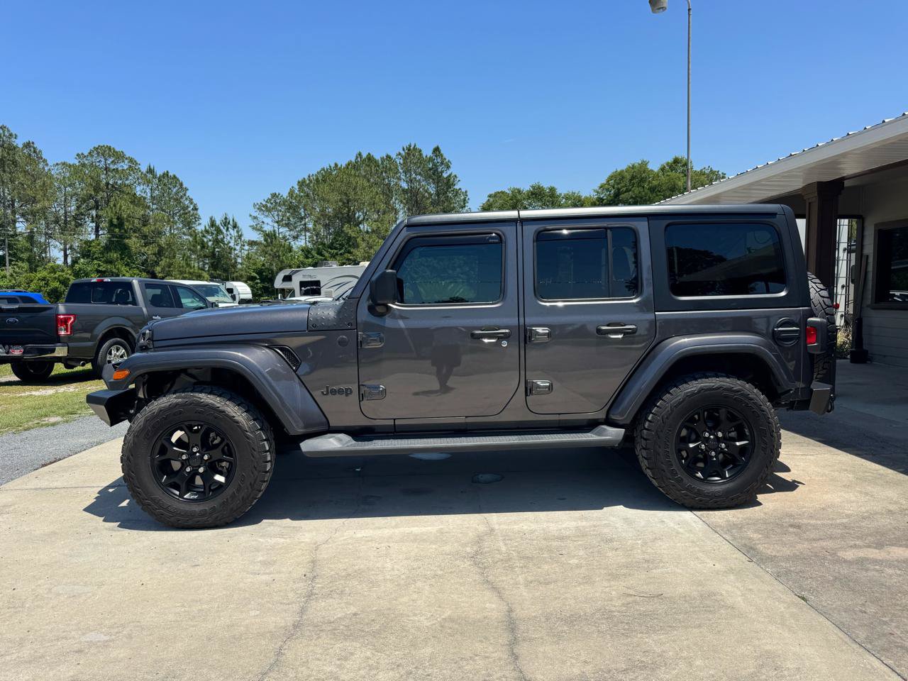 Used 2019 Jeep Wrangler Unlimited Sahara AWD/4WD image 7