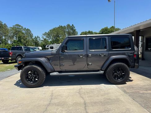 Used 2019 Jeep Wrangler Unlimited Sahara AWD/4WD image 7