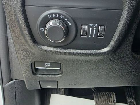 Used 2024 Jeep Grand Cherokee Altitude AWD/4WD image 17