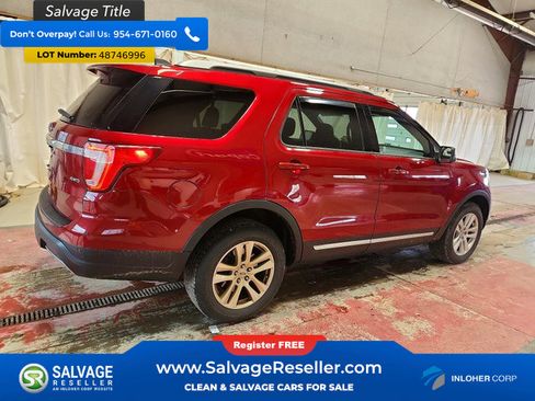 Used 2019 Ford Explorer XLT image 4