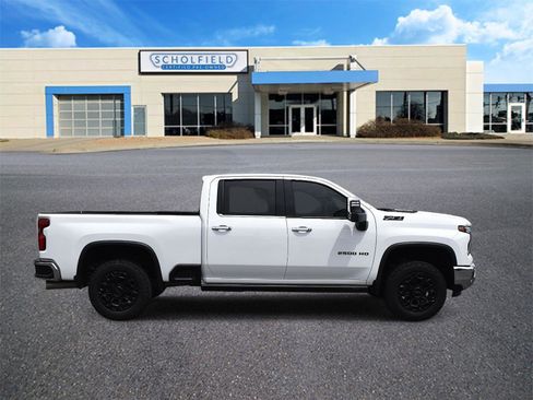 Used 2024 Chevrolet Silverado 2500 LTZ w/ LTZ Convenience Package AWD/4WD image 2