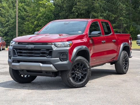 Used 2024 Chevrolet Colorado Trail Boss w/ Advanced Trailering Package AWD/4WD image 4