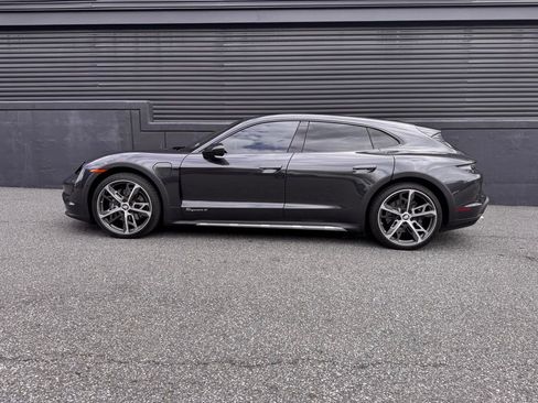 Certified 2022 Porsche Taycan 4 Cross Turismo image 2