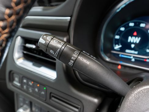 Used 2022 GMC Yukon XL AT4 image 29