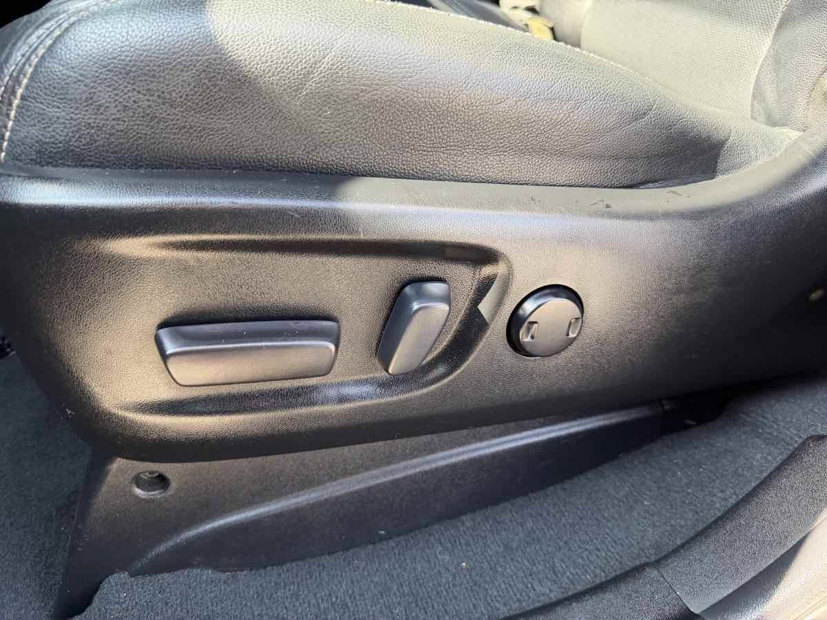 Used 2019 Toyota Sienna SE w/ Carpet Mat Package FWD image 10