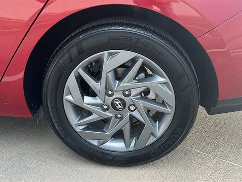 Certified 2024 Hyundai Elantra SEL FWD image 17