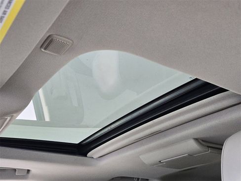 Used 2016 Cadillac Escalade Premium image 11