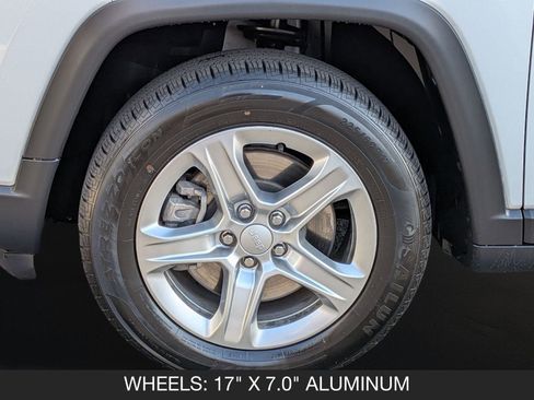 Used 2023 Jeep Compass Latitude image 11