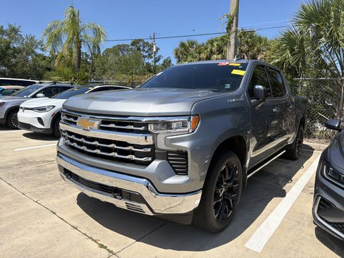 Used 2023 Chevrolet Silverado 1500 LTZ AWD/4WD image 3